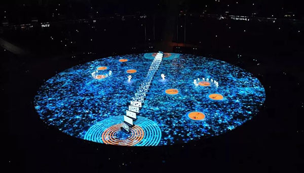 搭建綜藝演唱舞臺 LED顯示屏與透明屏選哪個(gè)好?